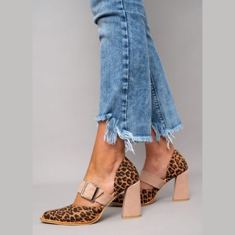 Avano™ | Eleganti sandali in pelle scamosciata leopardata con tacco stabile e comfort superiore