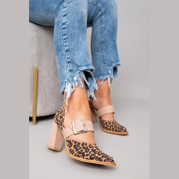 Avano™ | Eleganti sandali in pelle scamosciata leopardata con tacco stabile e comfort superiore